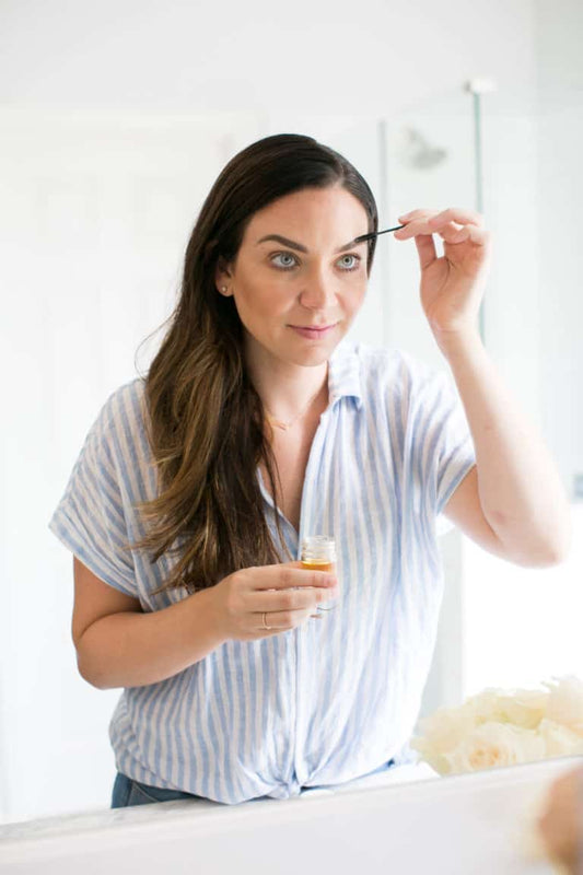 DIY serum para tener más volumen en las cejas