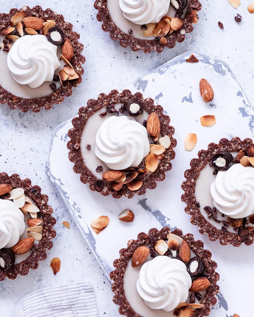 Tartaletas de chocolate negro y almendras