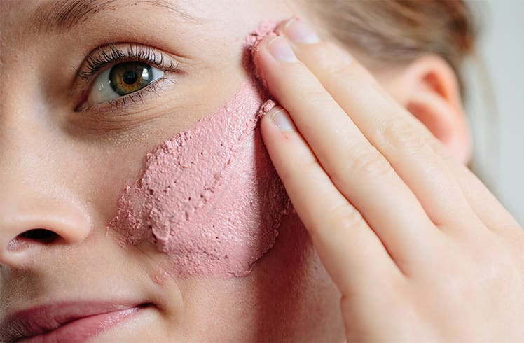 Scrub facial de rosas y manzanilla
