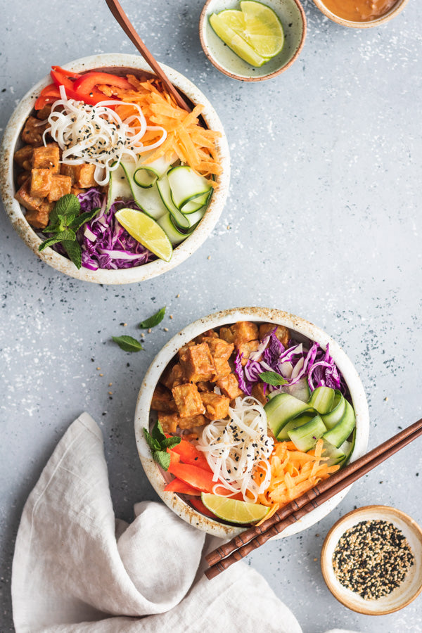 Spring roll bowl con tofu crispy